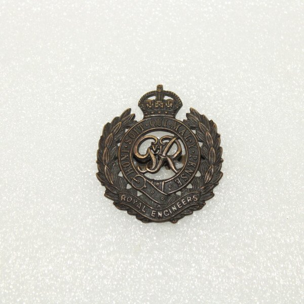 Cap badge Off RE