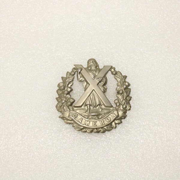 cap badge Queen's own Cameron highlanders