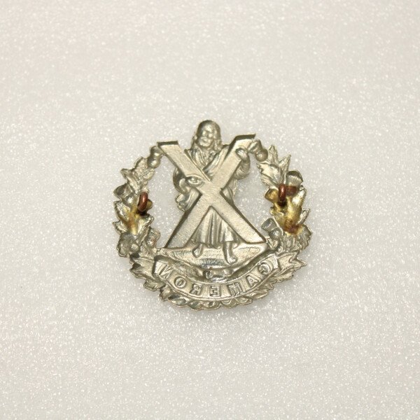 cap badge Queen's own Cameron highlanders