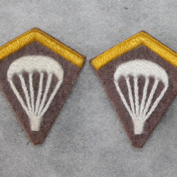 insignes de col parachutistes,1