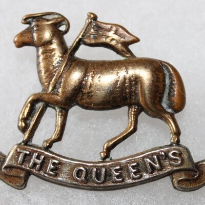 Cap badge Queen's