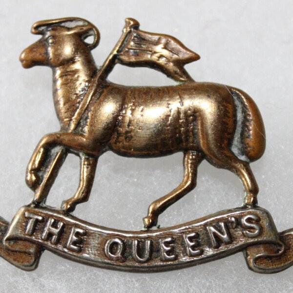 Cap badge Queen's